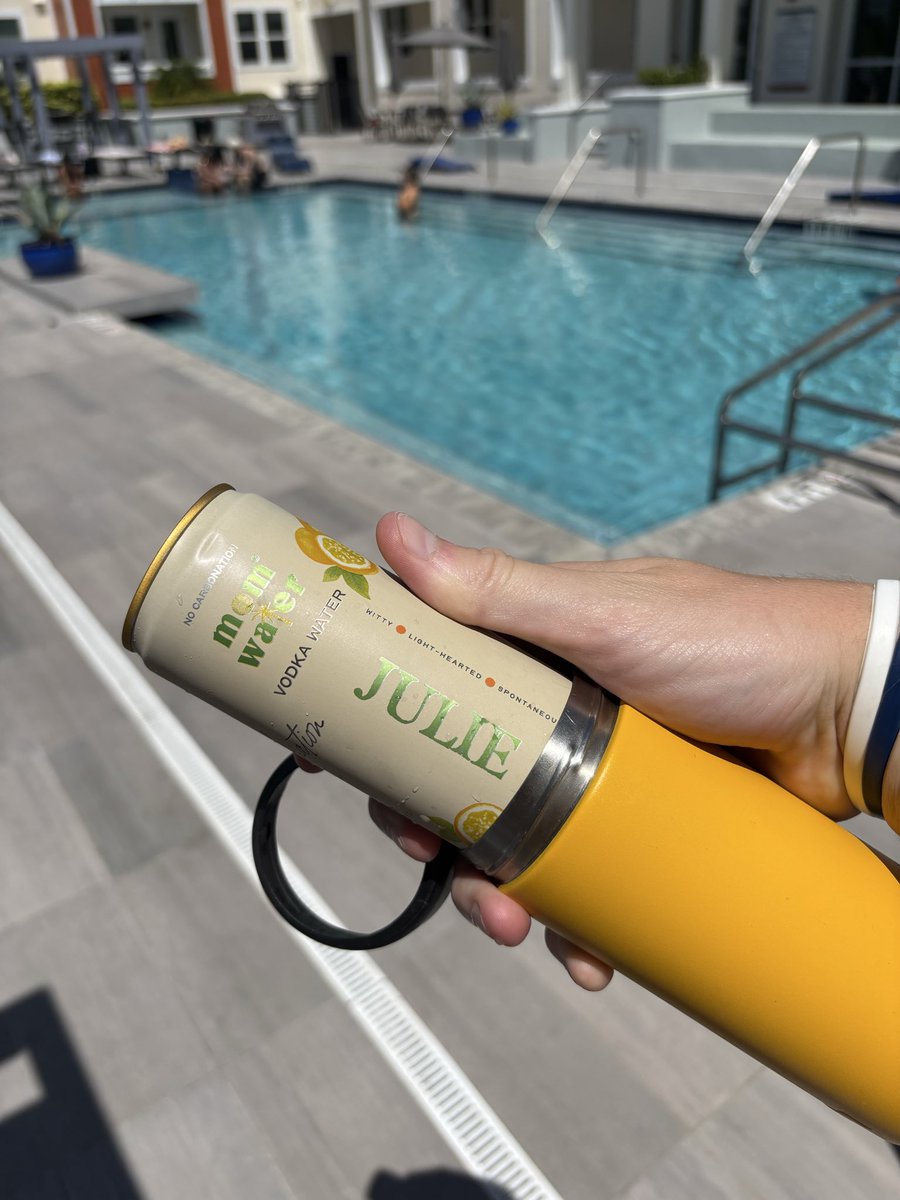 GregMcGregor22's tweet photo. Let them know, sippin on Julie today #grow https://t.co/amCSeMD8mb