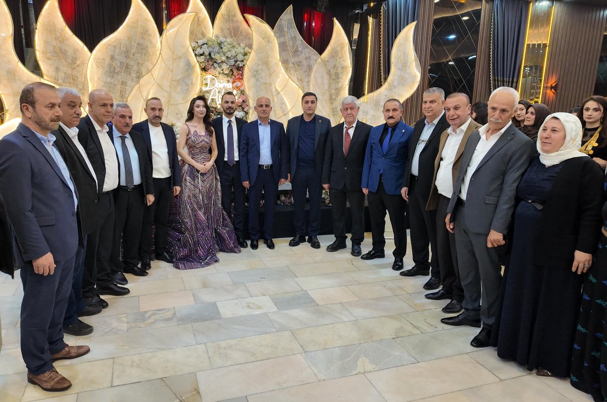 karadagferhatt's tweet photo. Yeğenim Süleyman Çakmak’ın nişan merasimine katılarak, nişan yüzüklerini taktık.
Kendisine ve kıymetli nişanlısına bir ömür boyu mutluluklar diliyorum.
Bu güzel birlikteliğin Çakmak ve Karakeçili ailelerine hayırlı olmasını temenni ediyorum.

@slymncakmakk https://t.co/Dt4RqhMTv9