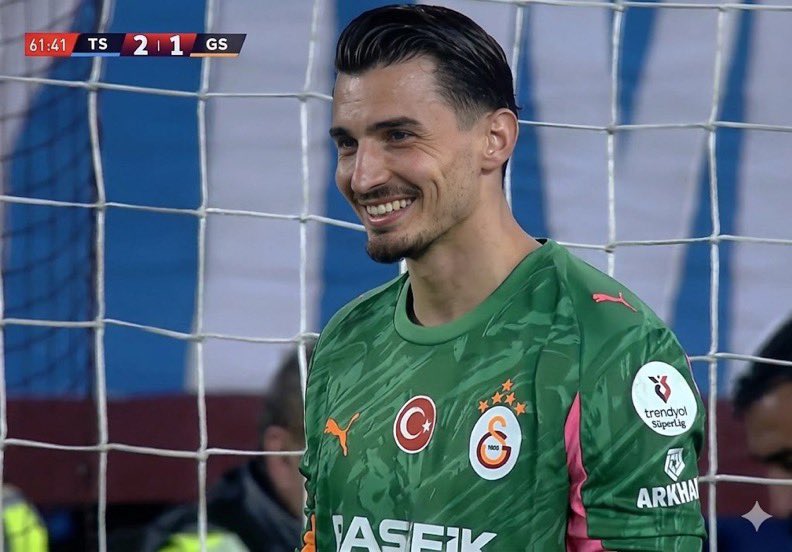 heditsufc's tweet photo. @a1905yusuf @nexustransfer okey dostum haber edersin 😂 https://t.co/9CNpJq8SyN