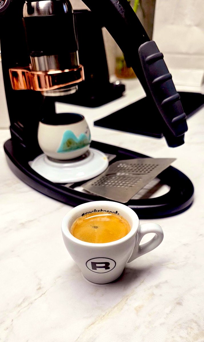 ‎ ‏﮼عيون،الغلا tweet media