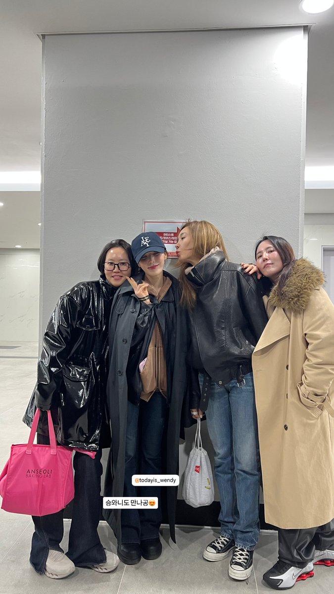 WENDY DAILY 🩵 tweet media