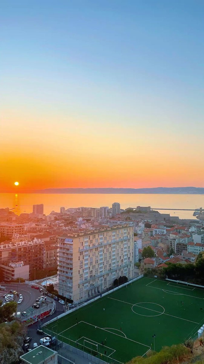 elisahtg210's tweet photo. marseille https://t.co/N0dai3rhoY