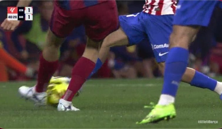 Torchlines's tweet photo. How is this not a red card???
#ATHBAR https://t.co/EfwqmguAbd