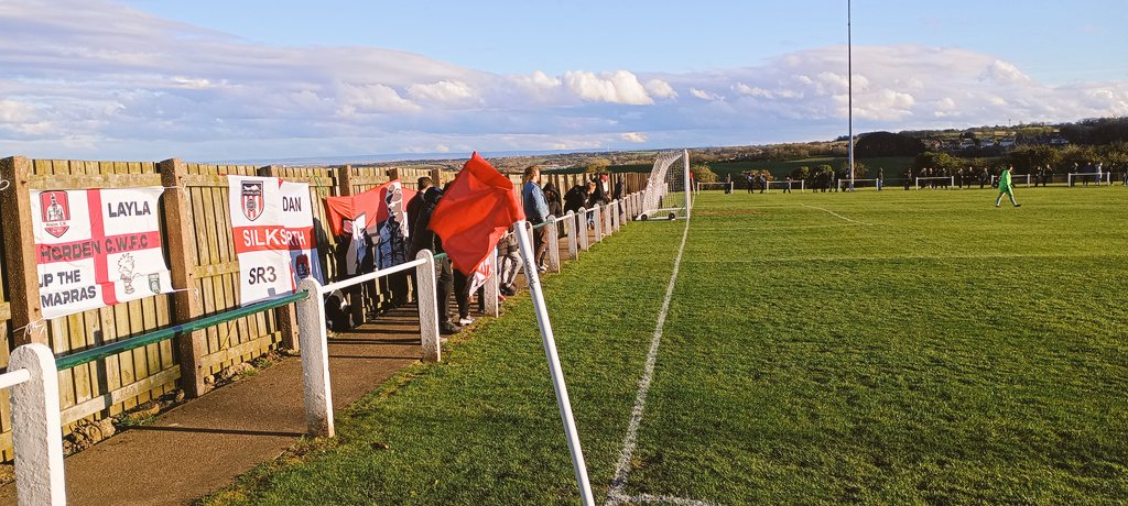 smilerhopper's tweet image. #Groundhopping #COUNTYDURHAM at the welfare for @Official_ECAFC v @HordenCWFC in the @EbacNorthernLge div 1 (step 5) KO 1800 game number 245 with @spireitepete &amp;amp; JP @NorthernHop2026 game 3/3 #triplegameday Great backdrop expensive car parking shite 3 1/2 sided poor facilities