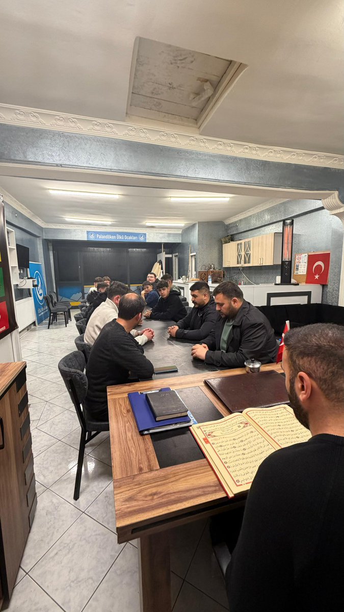 ErzurumOcak's tweet photo. Başbuğumuz  Alparslan Türkeş’in vefat yıl dönümü münasebetiyle Erzurum Ülkü Ocakları İl ve İlçe Başkanlıklarımızda Kur’an-ı Kerim tilaveti yaparak kendisini rahmet ve minnetle andık. https://t.co/jWUQ6jg4iT