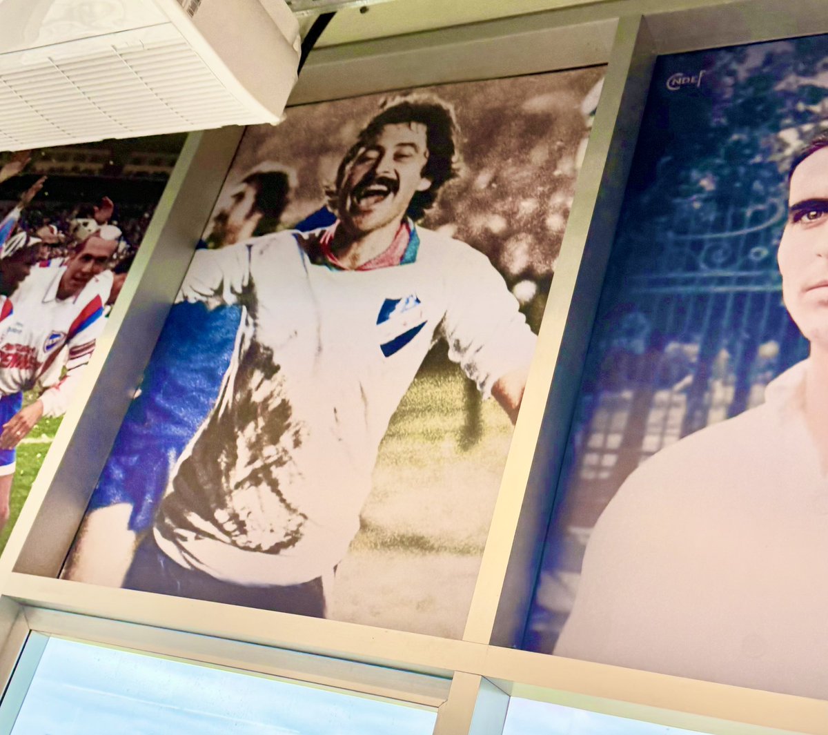 📍Montevideo, Uruguay.

Reencuentro zaragocista en el templo del Club Nacional de Football, con Cacho Blanco.

Leyenda de los Zaraguayos que hicieron grande al Real Zaragoza en 1976, hace ya 50 años, llevándolo a la gloria como subcampeón de Liga y Copa.