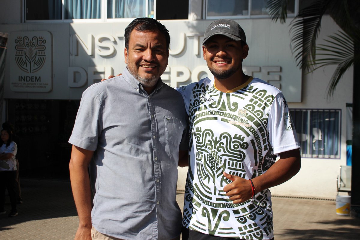 Display Noticias tweet media