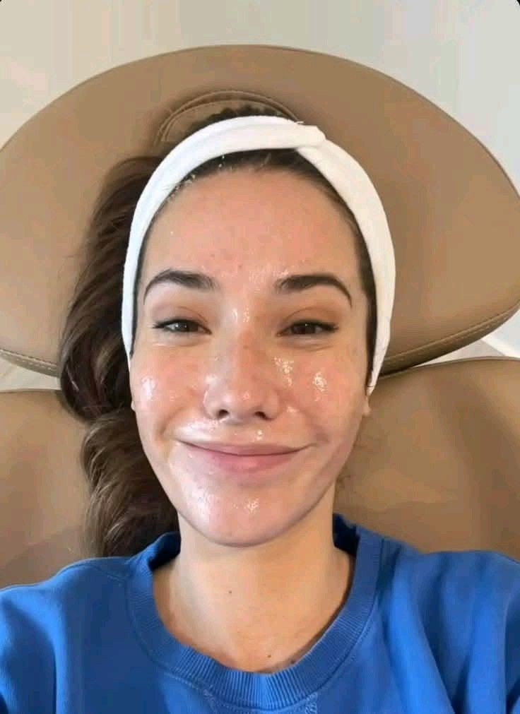 Eva Lovia tweet media