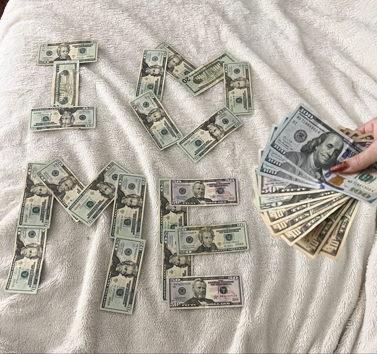 muneygirl✨💸 tweet media