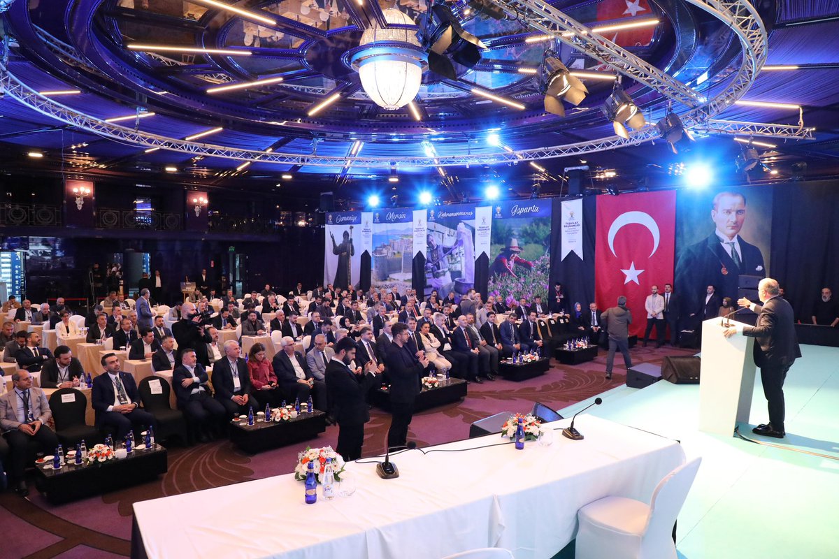 Antalya’da düzenlenen Akdeniz Bölge Stratejisi Toplantımızın ikinci gününde de verimli istişarelerde bulunduk.

Kültür ve Turizm Bakanımız Sayın Mehmet Nuri Ersoy, Gençlik ve Spor Bakanımız Sayın Osman Aşkın Bak, Teşkilat Başkan Yardımcımız ve İstanbul Milletvekilimiz Sayın Yahya