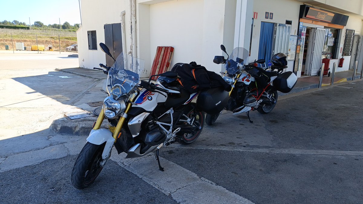 evita_m_'s tweet image. Stelvio Valencià (encara que realment està a Teruel 😅) a la saca !!! 💪🏻

#gasss ✌🏻🏍️