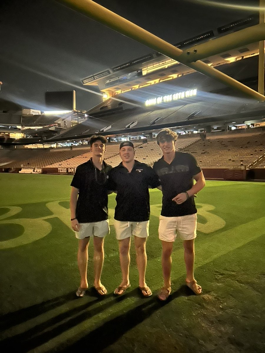 Thomas_Bell25's tweet photo. @maroonwhitebias Bro literally night of the blackout game so light https://t.co/8zdFpPzNgI