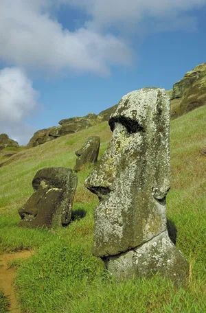 Oide_CASD's tweet photo. Easter Island:🗿🌍
Named by a Dutch explorer who found it on Easter Sunday 1722.
The Distance:Its nearest neighbour (Pitcairn) is 2,000km away, further than Dublin to Rome
Population: 8,000 live there today. In 1877, only 111 were left.
A great case study in resource management https://t.co/iiQUitm3UU
