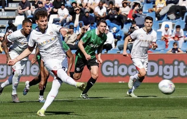 NicoSchira's tweet image. Sebastiano #Esposito: “Rigore sbagliato da Pio? Penso che non sia il momento opportuno di parlare del rigore né della Nazionale. Dico solo che se gioca nell'Inter è giusto che sia andato a tirare il rigore. Spero di salvarmi col #Cagliari e lui vinca lo Scudetto con l’Inter…”