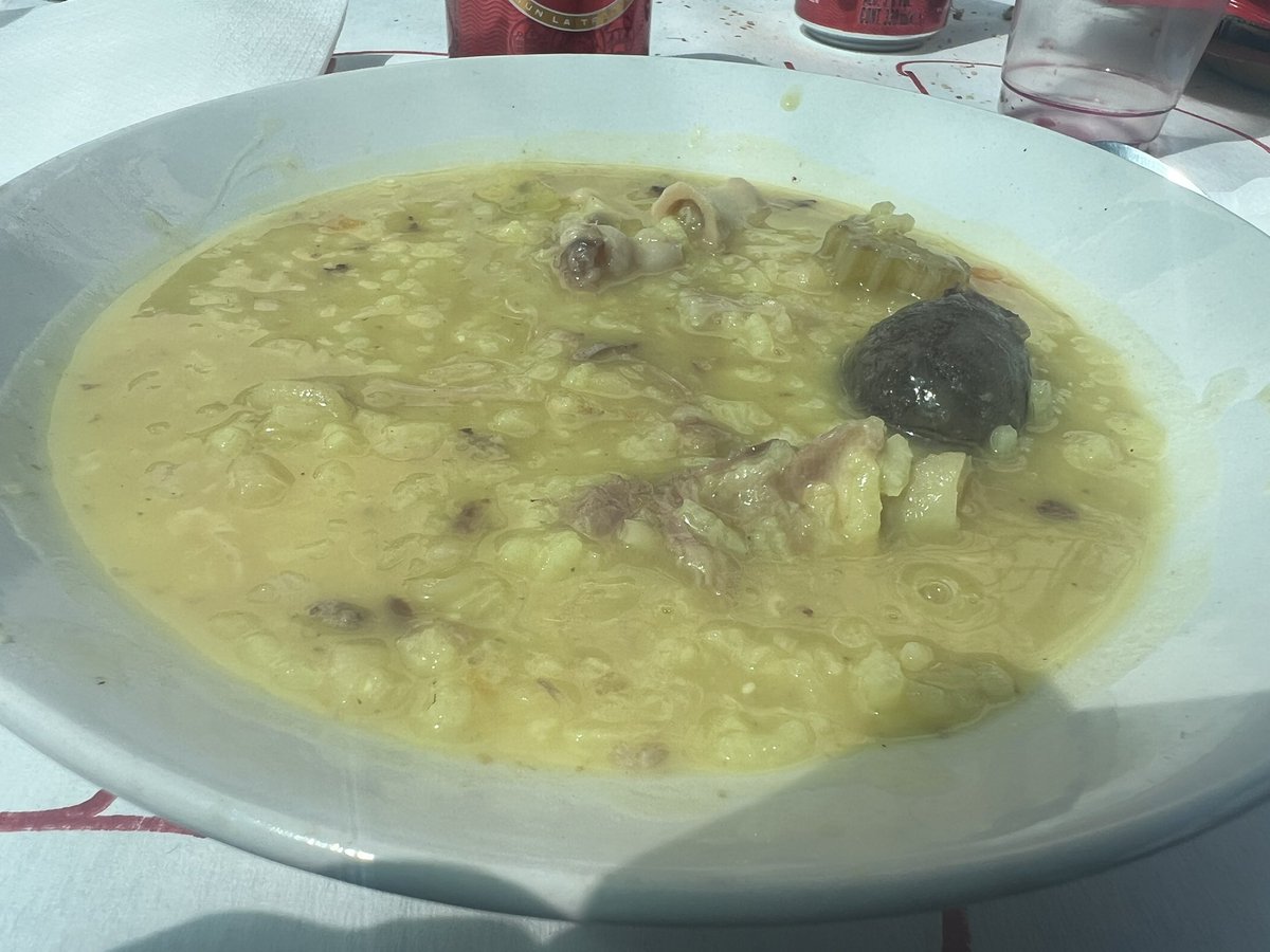 Dijenda's tweet photo. En Almedíjar, la Semana Santa se vive alrededor del fuego y de la gente. La olla popular no es solo un plato, es compartir, es pueblo, es historia viva. 🤍

✨ Cultura, sabor y comunidad en estado puro.
#LaDijendaDeAlmedíjar
#almedíjar https://t.co/RvorjZwtsM