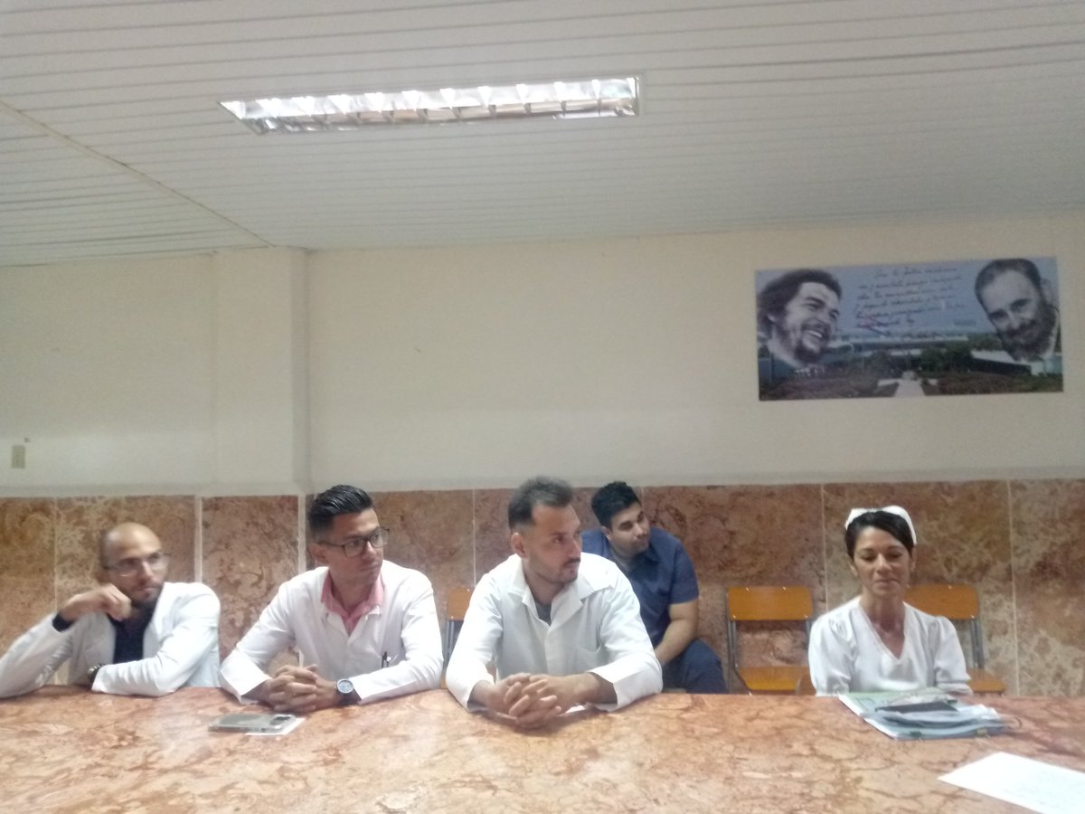 GladielisA86100's tweet photo. Para celebrar el aniversario 65 de la OPJM y 64 de la UJC en el #HospitalGuevara se realizó un emotivo encuentro con jóvenes, los pinos nuevos de la Medicina tunera. La juventud es el revelo #4DeAbril @MINSAPCuba @LorenzoOsbel @gobiernotunas @DtorDgsTunas @heg_vdclinico @UJCheg https://t.co/mnS7jDC7w7