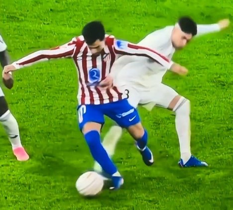 La ceja de Ancelotti tweet media