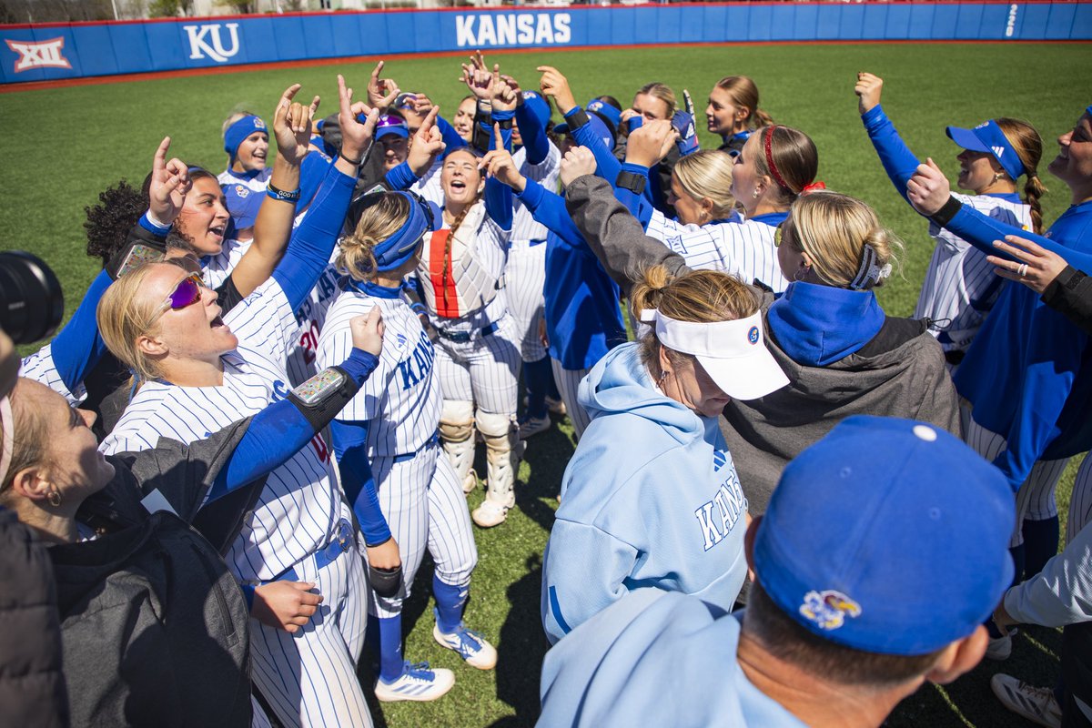 NCAA Softball tweet media