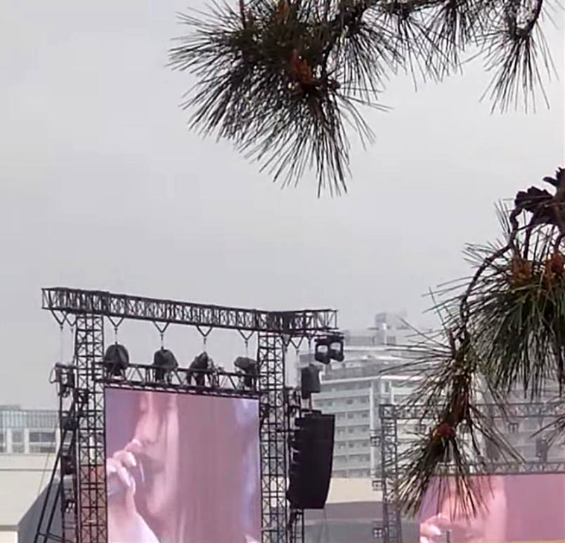 Taitan_ae's tweet image. #EchoesBaa2026 
YOASOBI セットリスト (修正版)
アイドル 
祝福 
UNDEAD 
セブンティーン 
PLAYERS 
勇者 
アドレナ 
怪物 
群青 
夜に駆ける
雨が降る中伝説のアニソンから始まり つい先月にBillboard JAPANストリーミング累計9億回再生を突破した名曲まで心地よい時間を有難う🤗
#赤レンガ倉庫