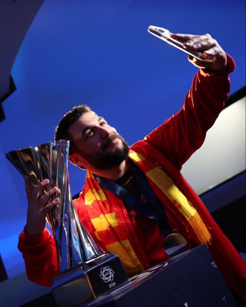 D7 Benzema ☝🏼💙 tweet media