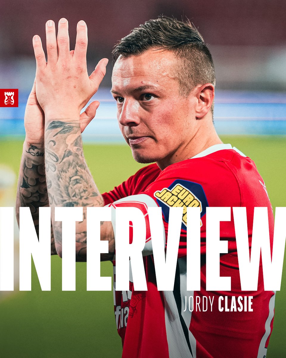 AZAlkmaar's tweet photo. 🎥 Clasie geëmotioneerd: 'Die blijk van waardering doet me heel goed'
📺 Bekijk het hele interview met Jordy Clasie hier: https://t.co/nONjWcnun9
#AZAlkmaar #azfor #TheFutureIsOurs https://t.co/1KjFPisjKf