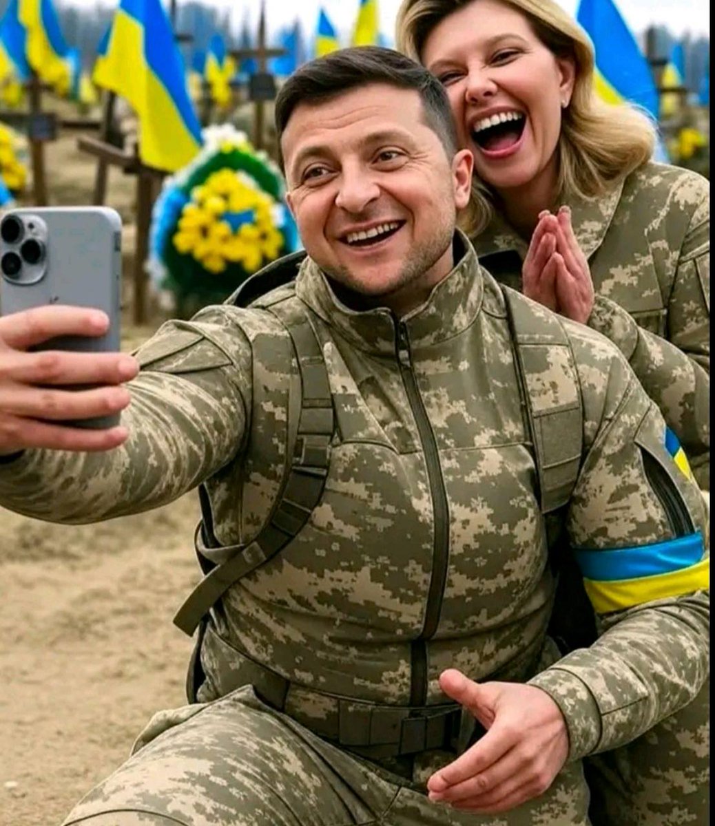 Цікаво чи Ердоган пам'ятає як його Зеленський тараканом обзивав?
А чи пам'ятає народ України як Зеленський називав Путлера? Як просив Владіміра Владіміровича: "Забєрітє мєня., як кланявся і як либився на зустрічі перед кривавою війною, як лизав чоботи окупанта разом із сепаршею?