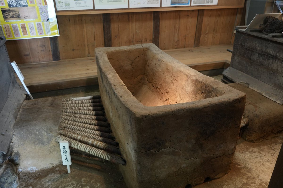 fuji_kanazawa's tweet photo. 波佐「浜田市金城歴史民俗資料館」
この辺りでもたたら製鉄が行われていたようだ。その道具の1つに「喜路」というのがあるが、愛媛県宇和島市に同名の地名がある。何か関係があるのだろうか？と気になった。
能海寛や島村抱月に関する展示も充実。
#20260404匹見と浜田と温泉津 https://t.co/5akwNHbamy