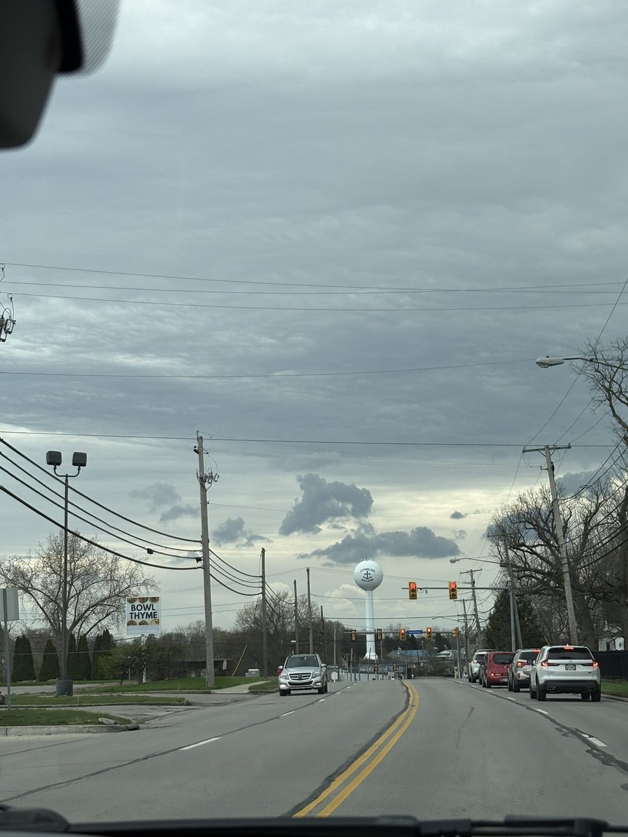 MHumphreytv's tweet photo. Clouds forming in vermilion @jessicav_wx https://t.co/Omz6hW3Xud