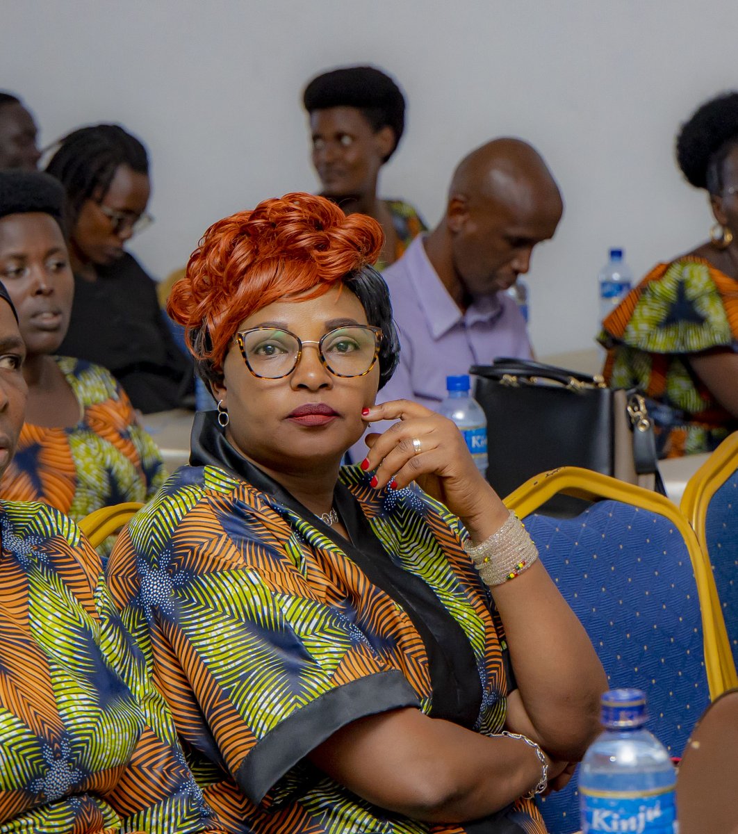 YBurundi's tweet image. ⚖️ Les femmes avocates de Gitega ont donné une assistance judiciaire aux détenus vulnérables, dont 23 qui ont été libérés 

👏🏾 Pour le mois de mars dédié aux droits des #femmes, les femmes avocates de l'Ordre des avocats près de la Cour d'appel de @Gitega ont offert une