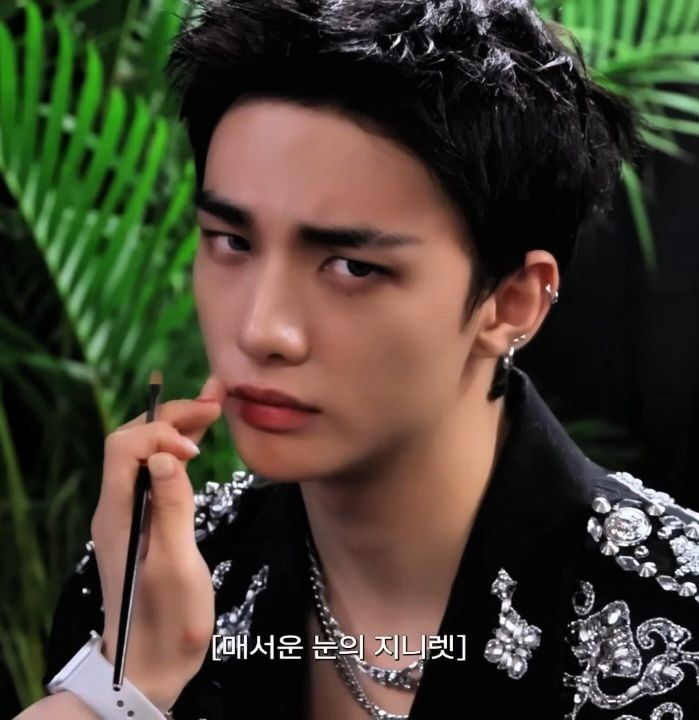 딸기 케이크 🌟Hyunjin Cartier Panther🌟 tweet media