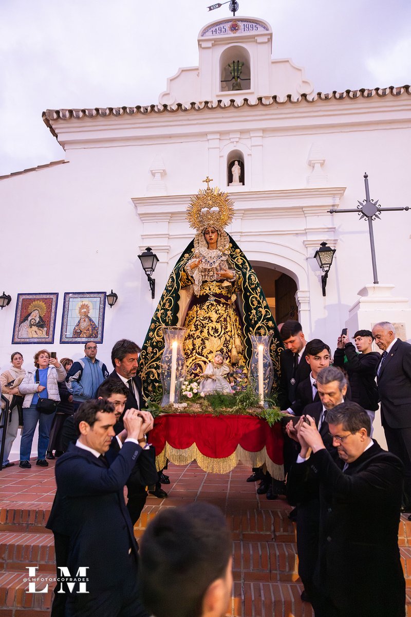 VIERNES DE DOLORES. Traslado de Santa María del Monte Calvario <a href="/MonteCalvario/">Hdad. Monte Calvario</a> . Más en instagram.com/p/DWuSKEBDDSW/… #CofradiasMLG