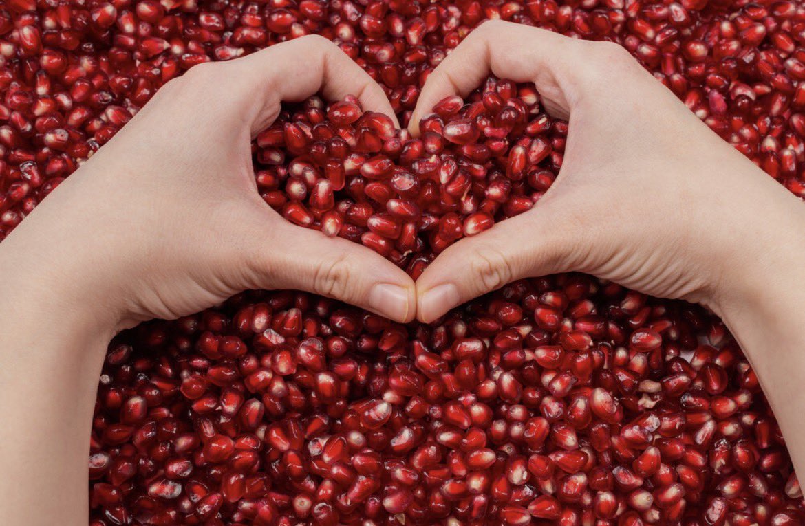 marvel_cardio's tweet photo. Pomegranate juice: a natural ally for athletes and healthy aging

Pomegranate juice is rich in antioxidants called polyphenols, which help reduce oxidative stress produced during intense physical activity.

Benefits supported by research:

✅ Improves blood circulation  
✅ Helps muscle recovery  
✅ Protects cardiovascular health  
✅ Reduces inflammation  
✅ Supports natural collagen production  

💡 Interesting fact:  
Some studies suggest that pomegranate juice may help improve exercise recovery due to its anti-inflammatory effects.

Recommendation:
Natural juice without added sugar is always the best option.

Your nutrition can be your best preventive medicine.

#CardiovascularHealth #SportsNutrition #Antioxidants #HealthyLifestyle #PreventiveMedicine