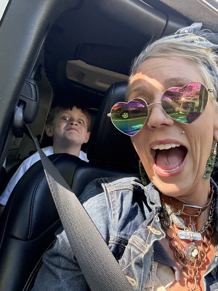 candi christa tweet media