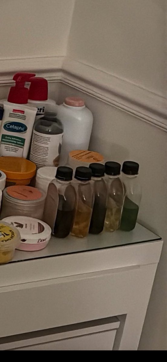 Whylookhere ! tweet media