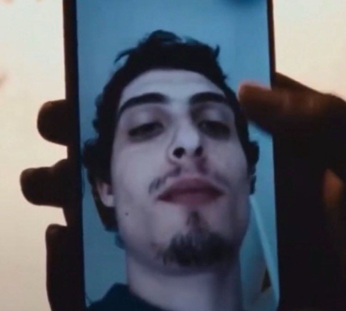 lavedinn's tweet photo. i mean if my man looked like this on the phone id jump through the phone https://t.co/zkDedthWJt