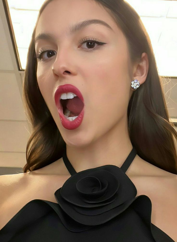 ǝoz 𐙚 you seem pretty sad for a girl so in love tweet media