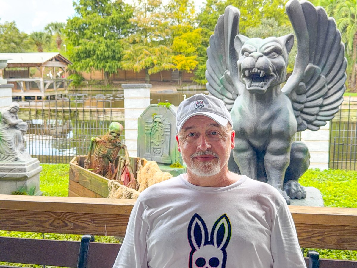 jimorear's tweet image. I didn’t choose the spooky life… The spooky life chose me. 😁

#spooky #horror #skeleton #graveyard