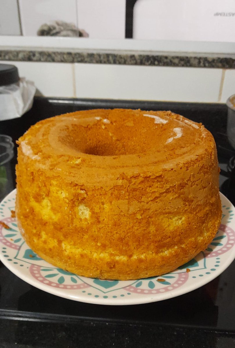 billyLima66SA's tweet photo. Saiu do forno, bolo de fubá com erva doce. 
Bora tomar café ☕️
Tô ficando bom hein 🫢 https://t.co/iJBPWFerwE
