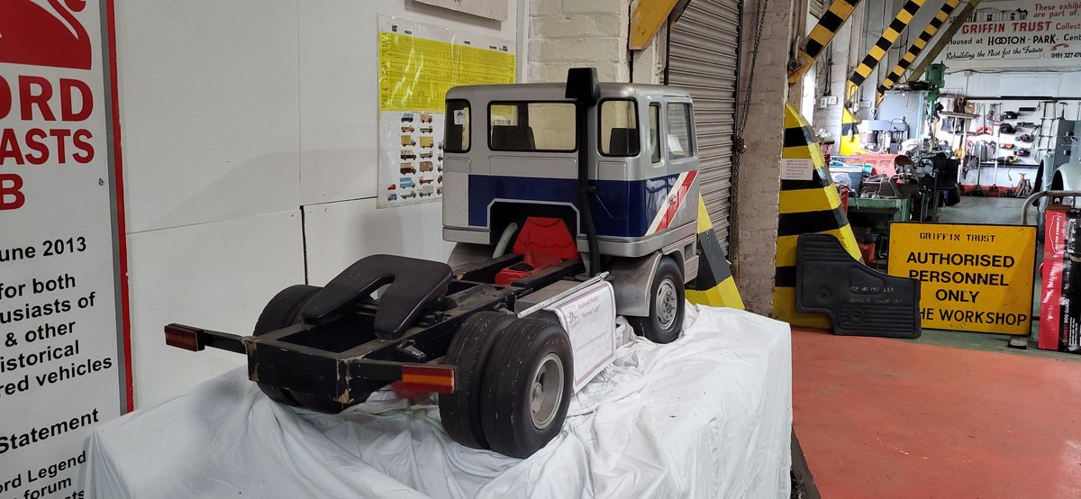 ClubEnthusiasts's tweet photo. And finally, the smallest Bedford at #Bedford95 - this is the fab TM design study model - restoration is slow but steady, they have bigger projects around here..
If they ever need someone to look after it..
#ThreadEnds https://t.co/i3WBrUAkBa