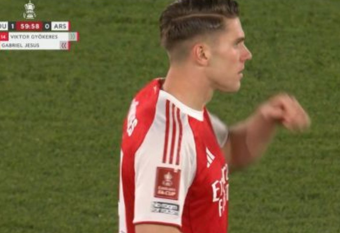 Arsenal Touchline tweet media