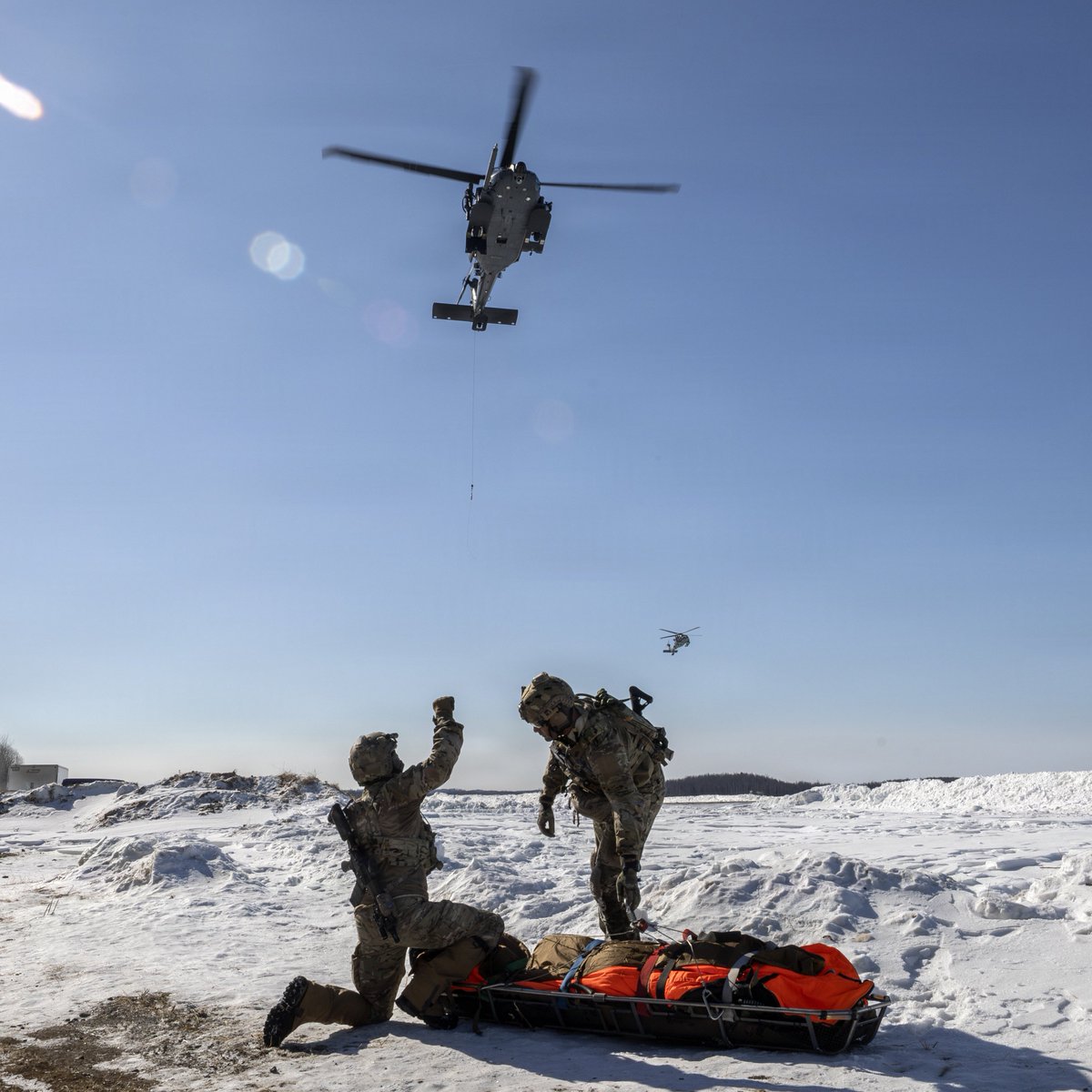 tacticalporn's tweet image. PJ's 🇺🇸212 Rescue Squadron y 🚁HH-60W Jolly Green II #CSAR en Alaska.

🚩M4 URGI con:
-🎯Aimpoint Micro T2
-🔍Magnificador EOTech G43
- Laser L3 AN/PEQ-15
-🔦Surefire M300
- Rail Geissele MK16
- Culata Magpul CTR y BCM Gunfighter
- Cargadores Lancer L5AWM
- Magwell HRF