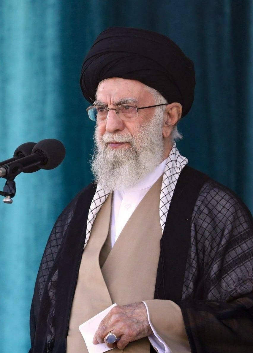 هنيئا لك الشهاده ياسيد اهل الارض ، يا حسين عصرنا نشهد الله انك امرت بالمعروف ونهيت عن المنكر وجاهدت في سبيل الله حتى اتاك اليقين . 
هنيئا لك مجاورة اهل الكساء في اعلى عليين  💚🌷💚
#لبیک_یا_خامنه_ای