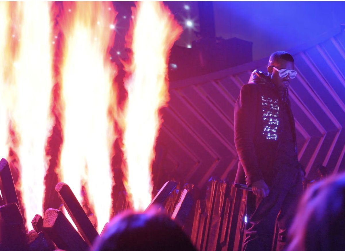 Complex Style tweet media