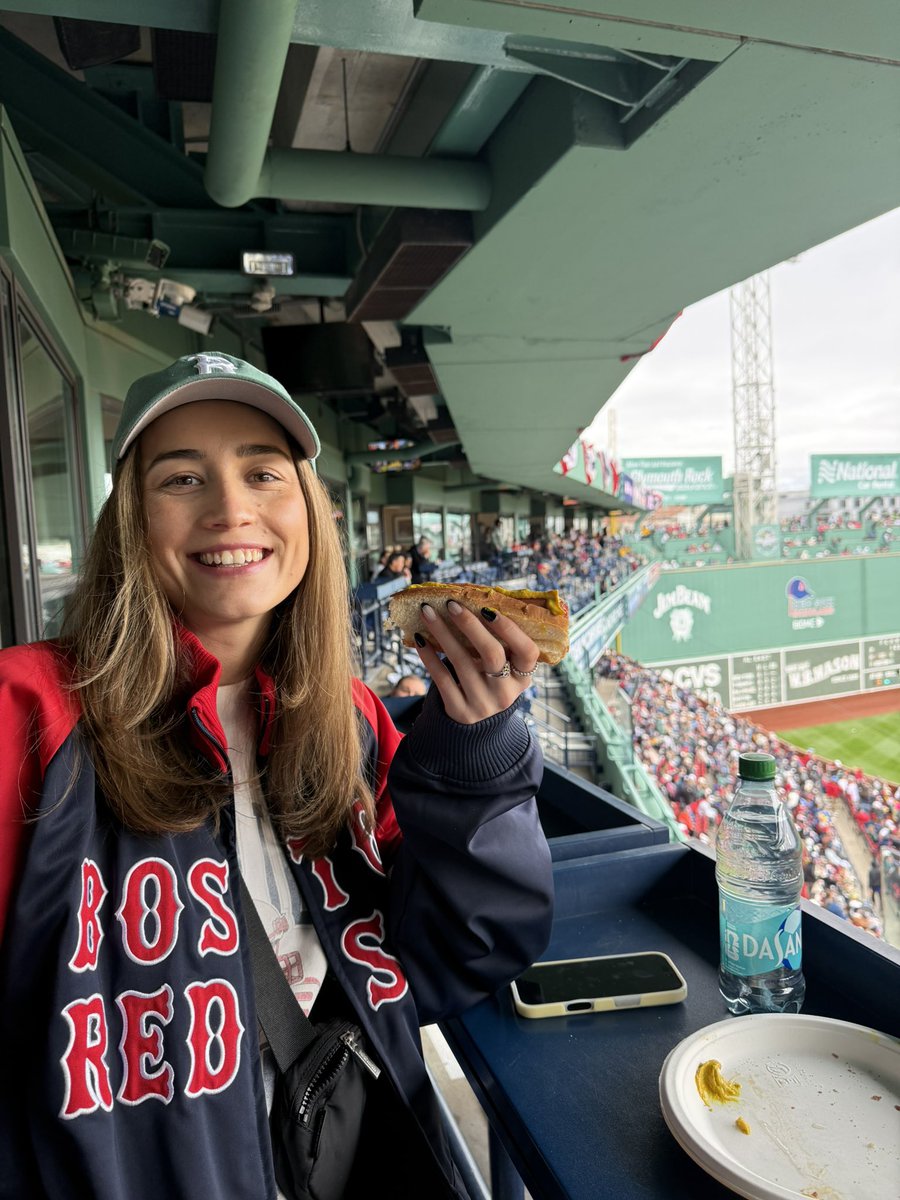 hate_abby's tweet photo. Me and a hot dog https://t.co/tdjgIxdB2i