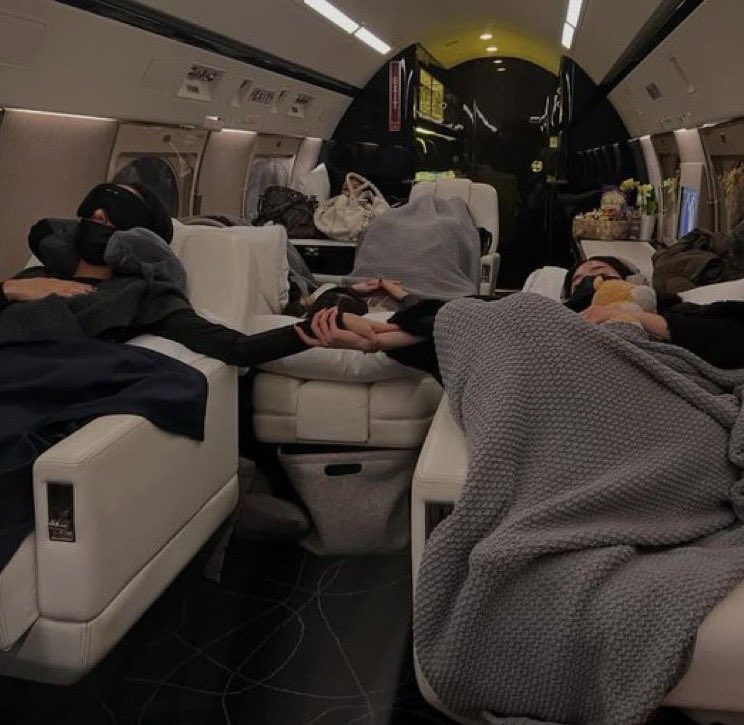 taylor ❦ tweet media