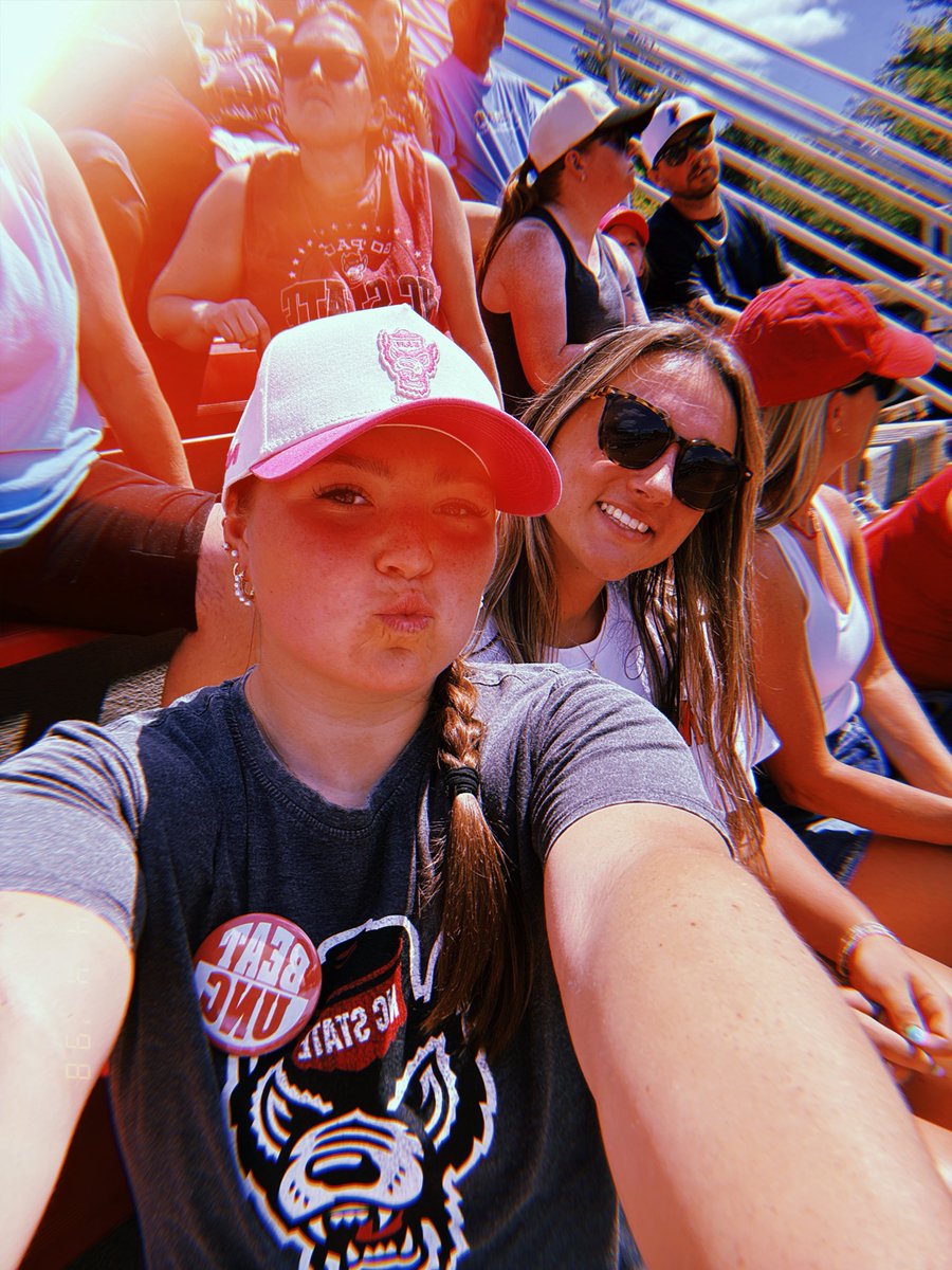 KDLefty08_2026's tweet photo. Easter weekend in Raleigh! 🩷 Good to be home. With roomie and teammate @emma_newsom2026!!! Go Pack🐺🐺 @PackSoftball @TGA_Turner https://t.co/vvvTBQu3ZT