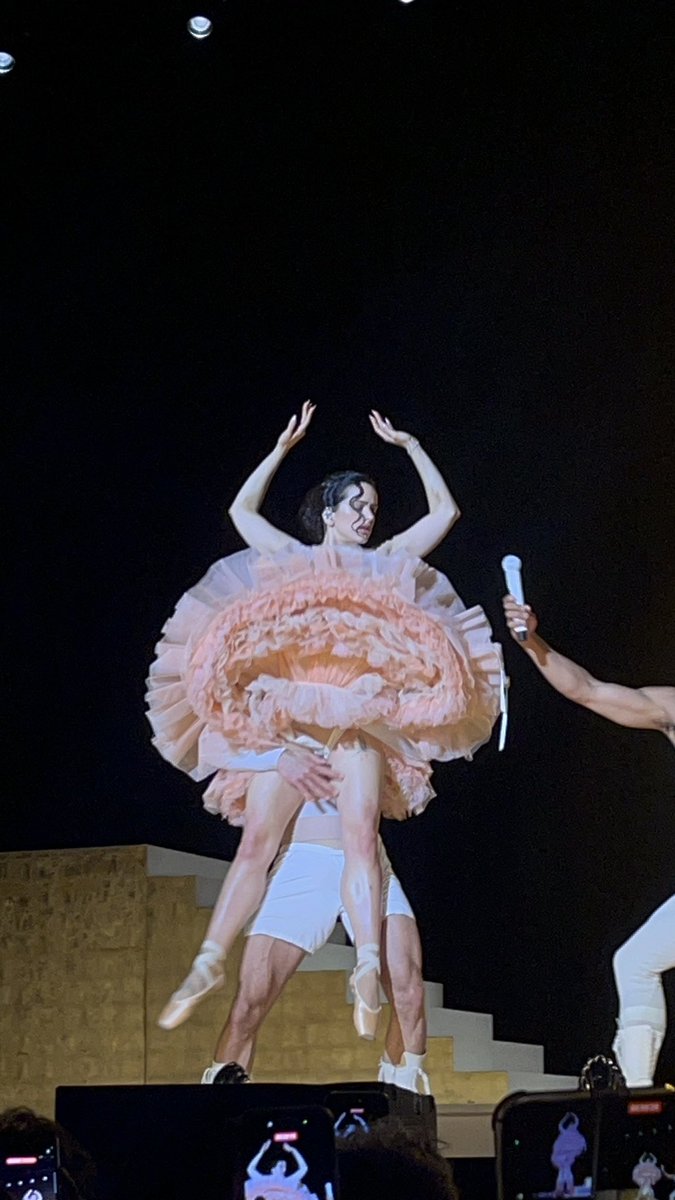 lux summer tweet media