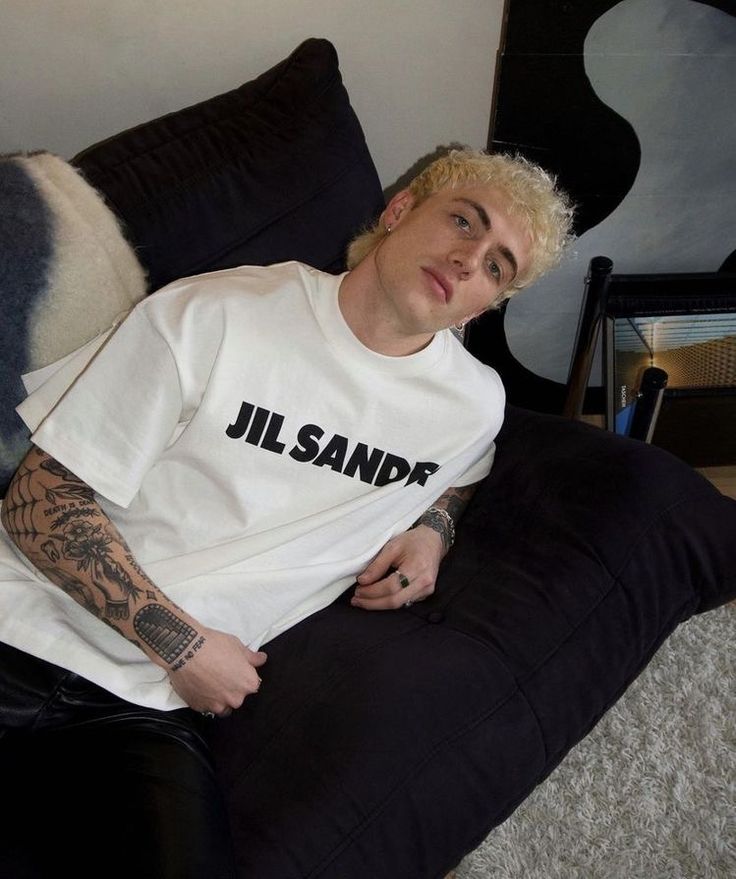 ᅠᅠke͟i͟. tweet media