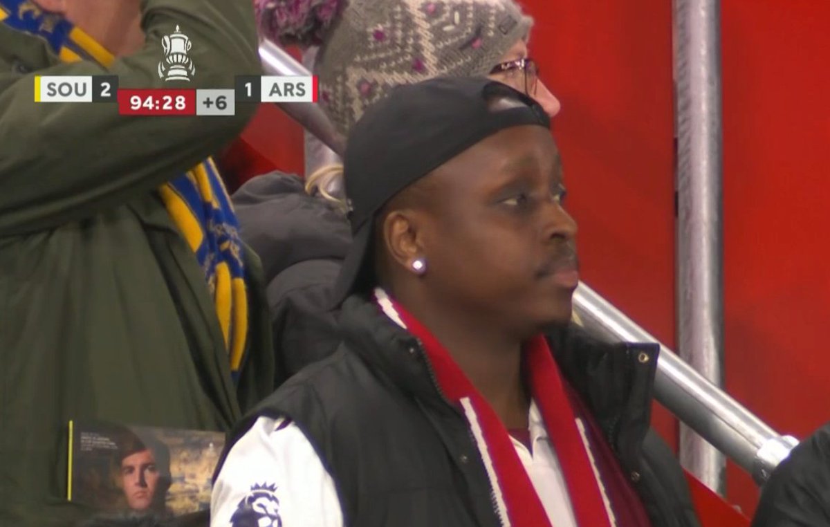 TouchlineX's tweet photo. 📸 - This Arsenal fan is not happy with the result. https://t.co/o1qhlDTQyI