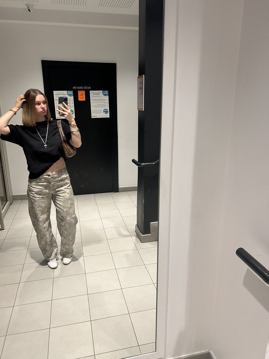 muraiyakuno's tweet image. qui va etre le bouffon qui paye pour ma soiree ?
#revolut #paypal #moneyslave #feetlovers #paypig #sub #findom #moneymiss